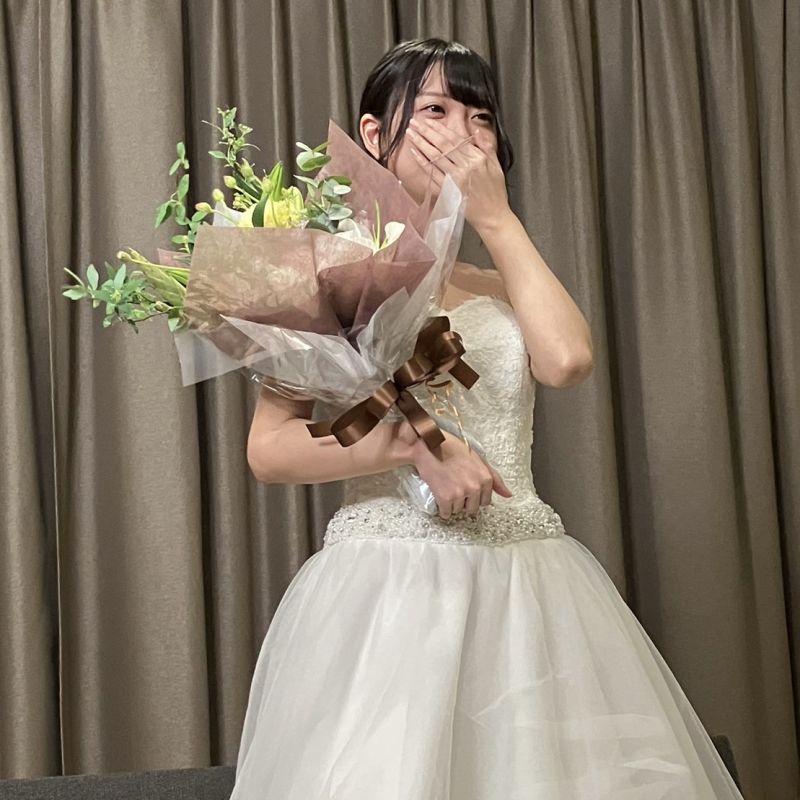 繪里香淚的畢業結婚禮服！粉絲感謝祭個人攝影會挑戰褒獎！